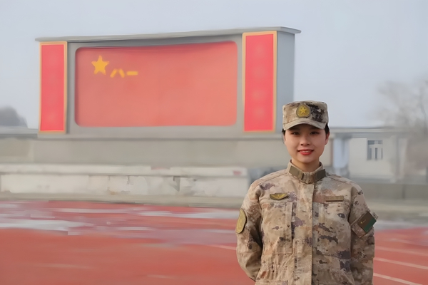 2林泽霞，现为深圳技术大学2021级学生.jpg